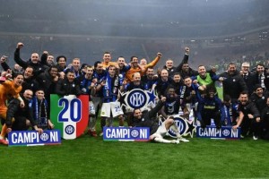 【评分】冠军蓝黑唯一满分，你猜是谁？